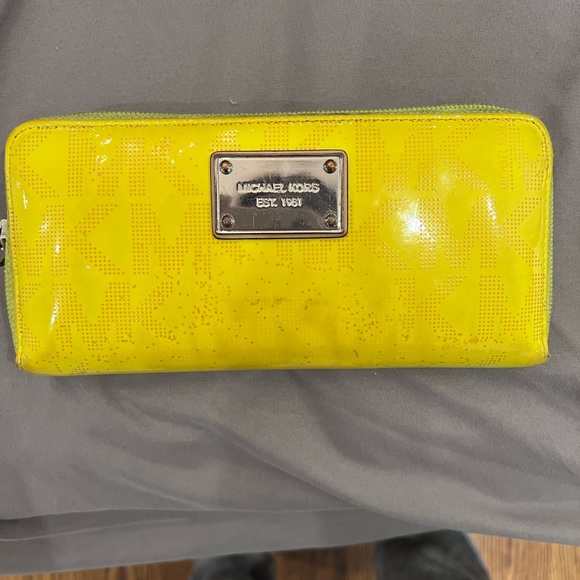 Michael Kors jet set Wallet - Picture 1 of 3